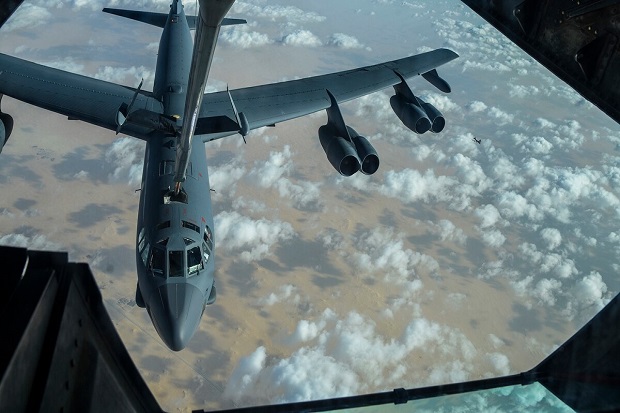 Bomber B-52 AS Manuver...