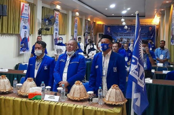 Petahana Berjaya di...