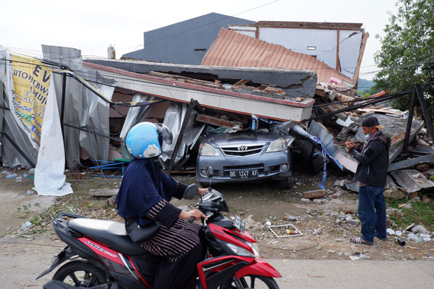Gempa Bumi di Mamuju...