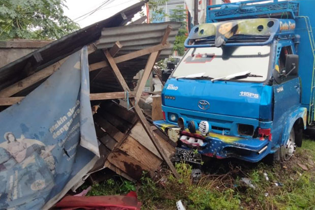 Truk Hantam Warung dan...