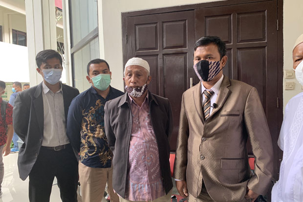 Dituntut 2 Pasal, Kuasa...