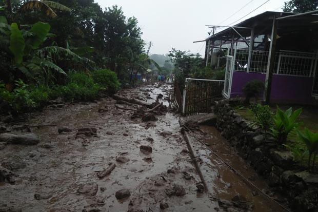 900 Jiwa Terdampak Banjir...