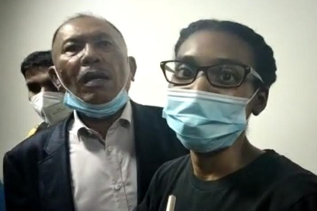 Kristen Gray: Saya Dideportasi...
