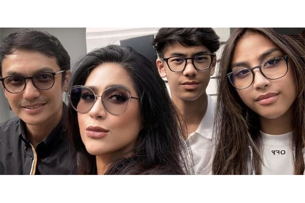 Istri Gunawan Bersyukur,...