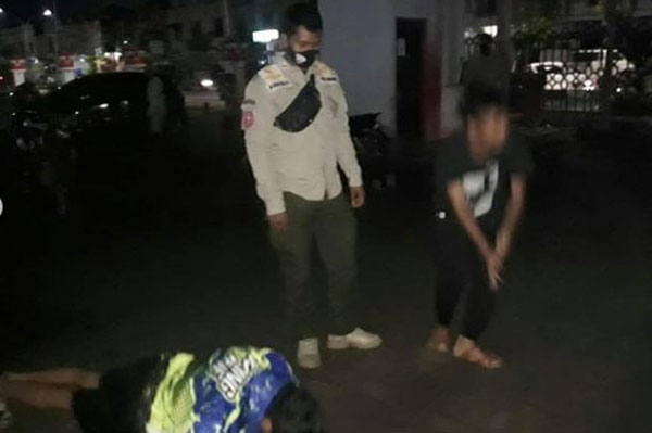 Minta Sumbangan dengan...