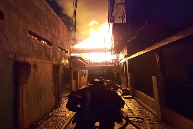 Bandung Gempar, Kebakaran...