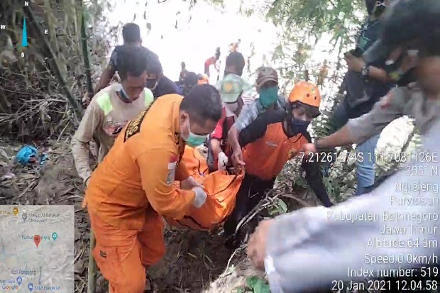 Hanyut di Sungai, Perempuan...