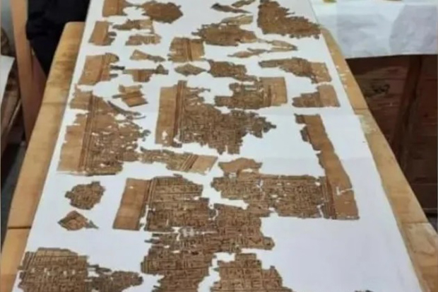 Arkeolog Temukan Manuskrip...