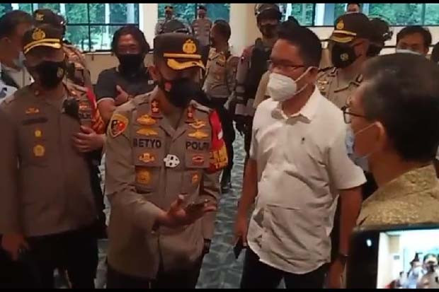 Wakapolres Metro Jakarta...
