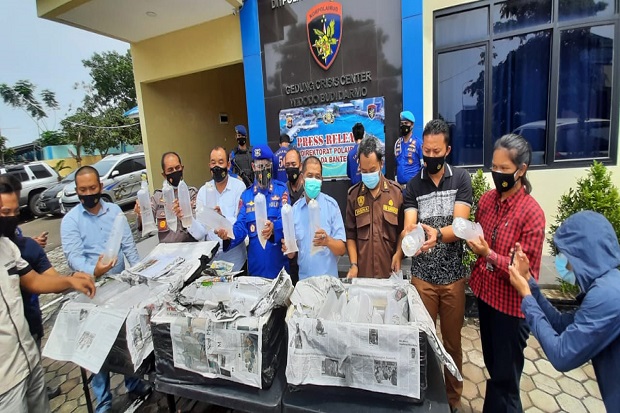 Nekat Selundupkan Benur...