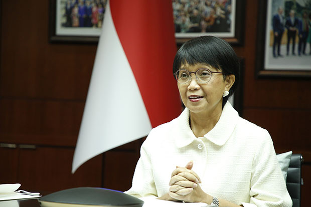 Biden Resmi Menjabat,...