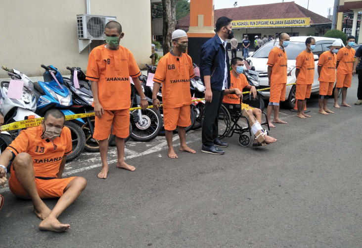 Beraksi di Hotel dan...