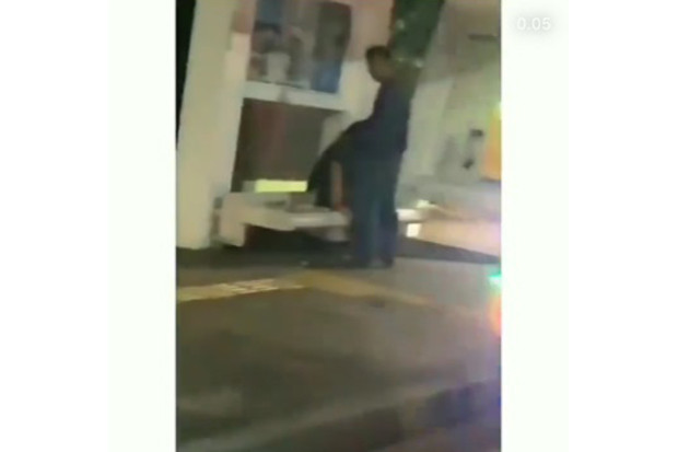 Disaksikan Banyak Orang...