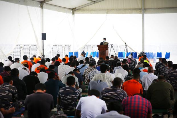Salat Jumat di Atas...