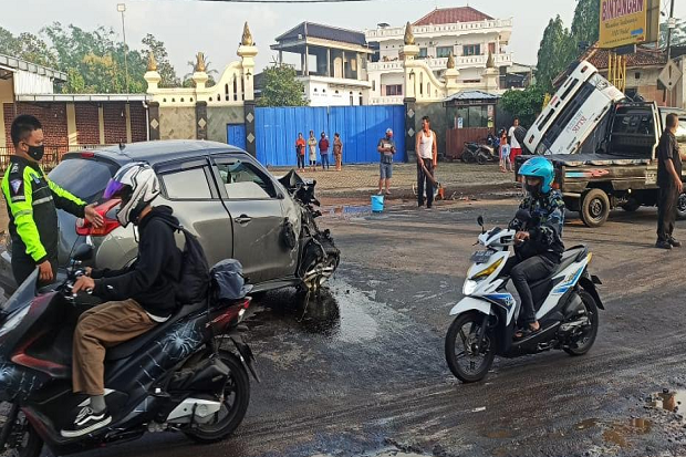 Melampaui Marka Jalan,...
