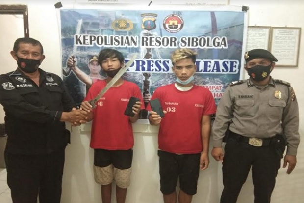Sok Jagoan, 2 Preman...