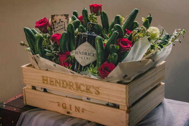 Rayakan Valentine, Hendricks...