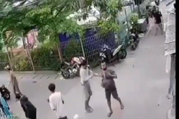 Viral! Dua Kelompok...