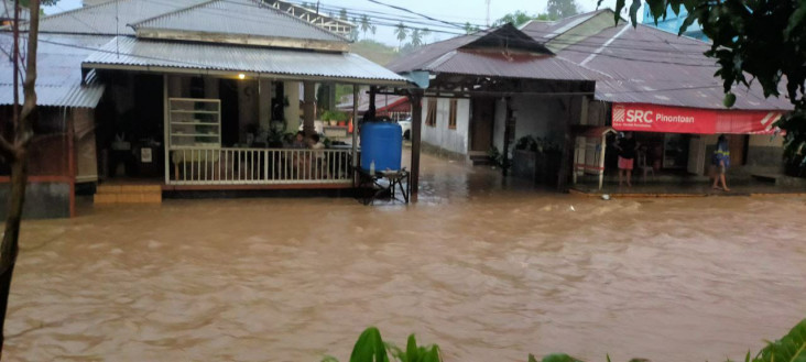 Cuaca Ekstrem di Manado,...