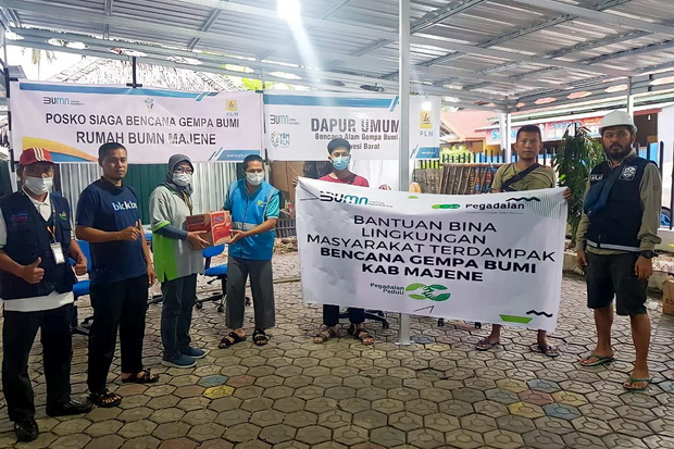 Pegadaian Salurkan Bantuan...