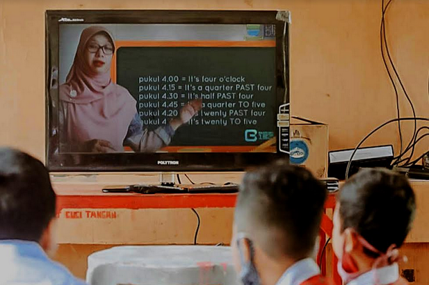 Pandemi COVID-19, Teknologi...