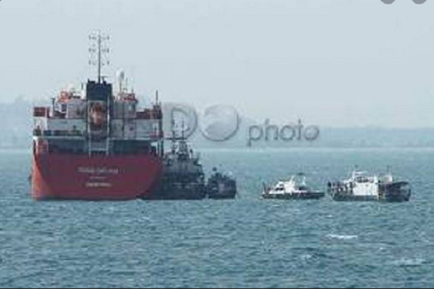 KM Tanto Tabrak Tugboat...