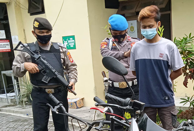 Umpan Cewek Cantik di...