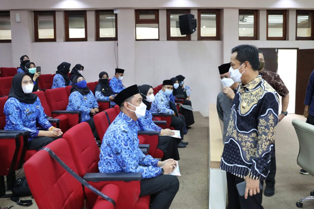 526 CPNS Terima SK di...