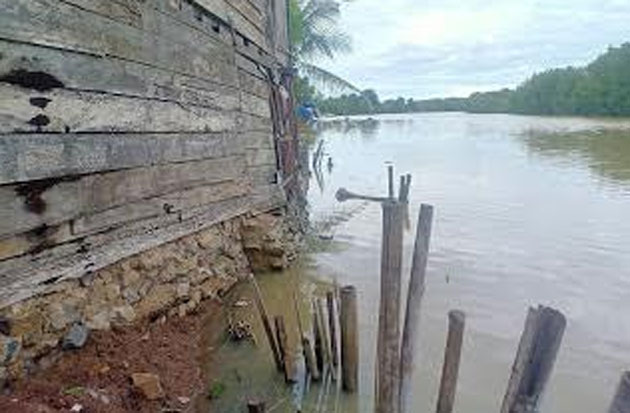 Abrasi Sungai Tui Ancam...