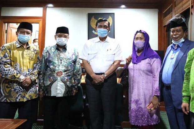 Luhut Panjaitan Hibahkan...