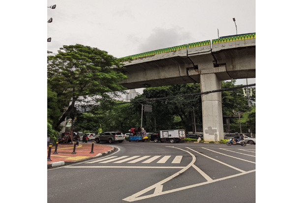 Kabel Menjuntai ke Jalan...