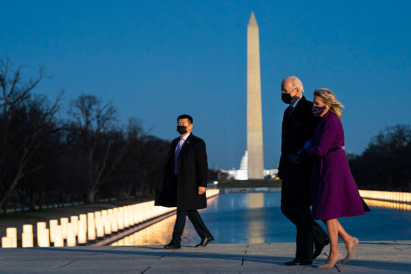 Sejarawan: Biden Hadapi...