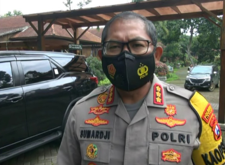 Tekan Penyebaran COVID-19,...