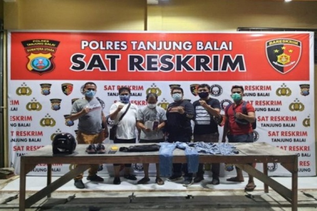 Pura-pura Bertamu, David...