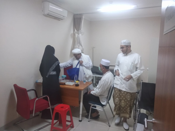 Dijenguk Keluarga, Polri...