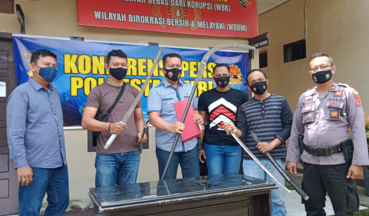 Serang Warga, Dua Pelajar...