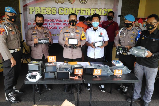 Polisi Tangkap Tukang...