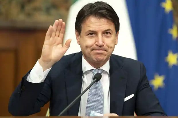 PM Italia Mengundurkan...