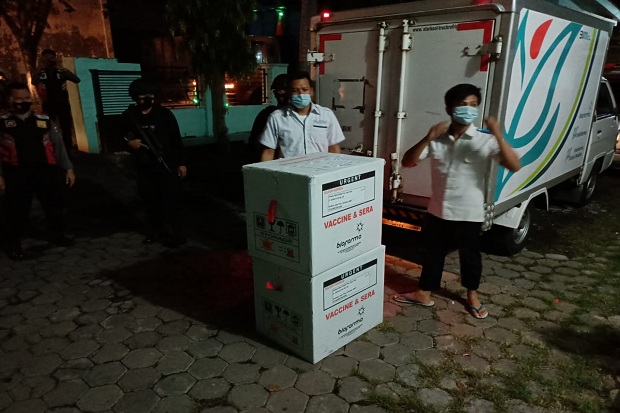 Dikawal Ketat, Ribuan...