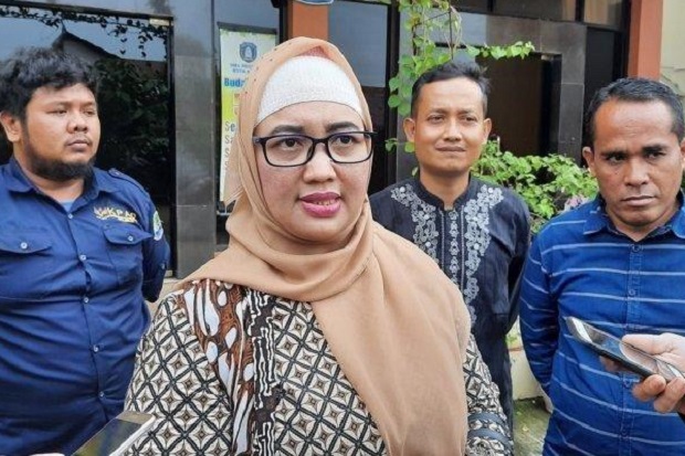 Polemik Siswi Nonmuslim...