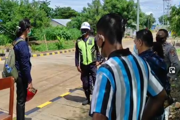 30 Karyawan Positif...