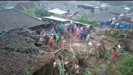 Longsor di Magelang...