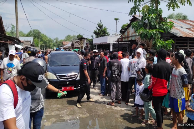 Gerebek Kampung Narkoba,...