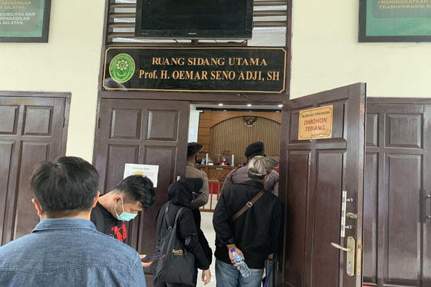 Polisi Jaga Ketat Ruangan...