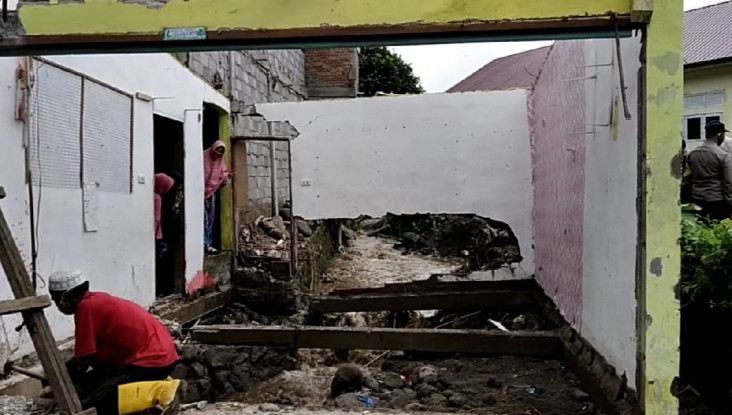 Satu Rumah di Atas Sungai...