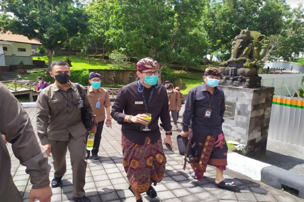 Ngantor di Bali, Ini...