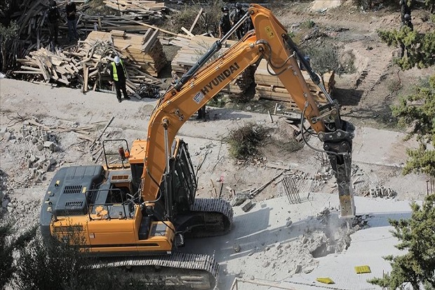 Israel Membulldozer...