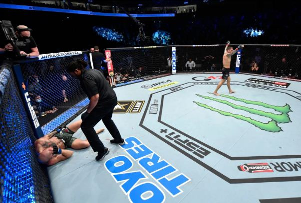 McGregor Di-KO Poirier,...