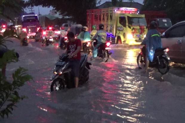 Banjir Probolinggo,...