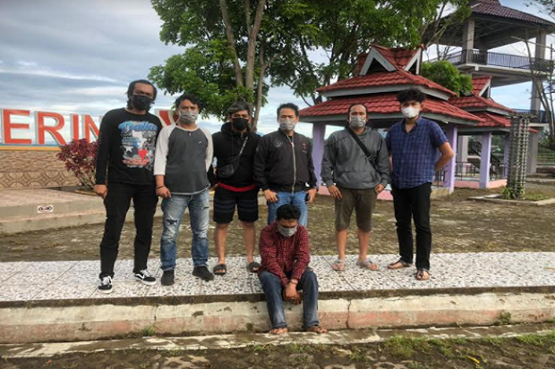 Pelaku Penyiram Air...
